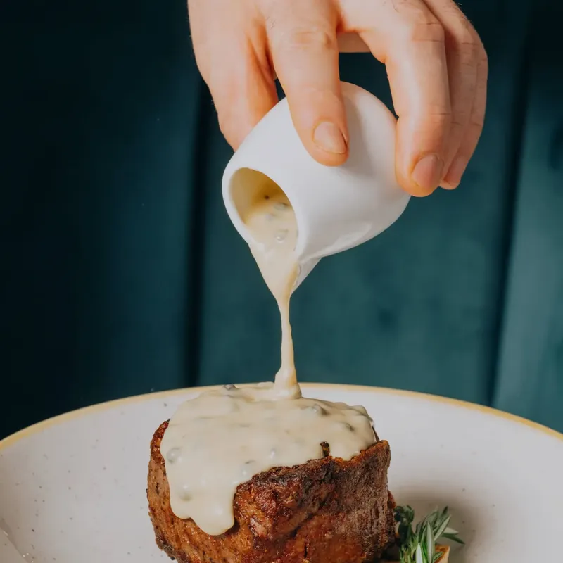 Sauce poured over filetto di manzo